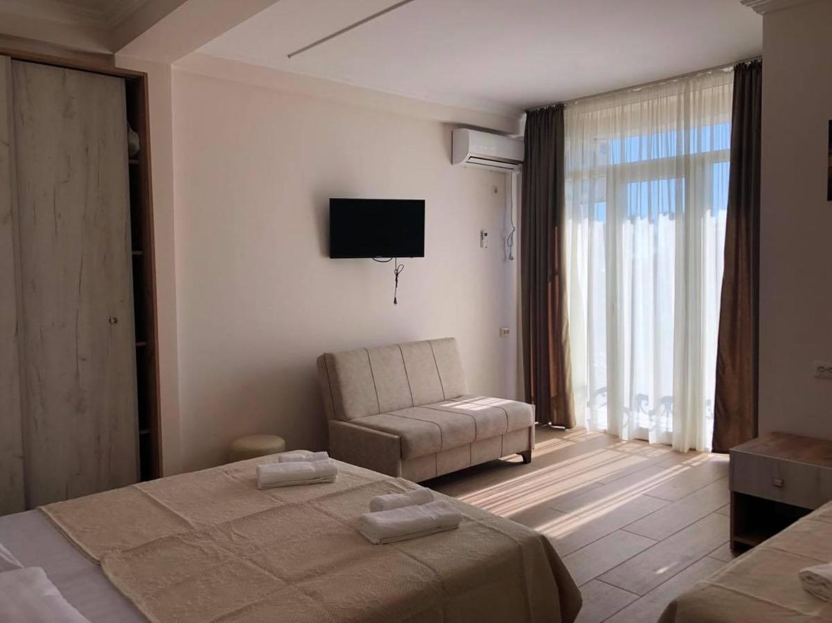 Chaki Hotel يوريكي المظهر الخارجي الصورة