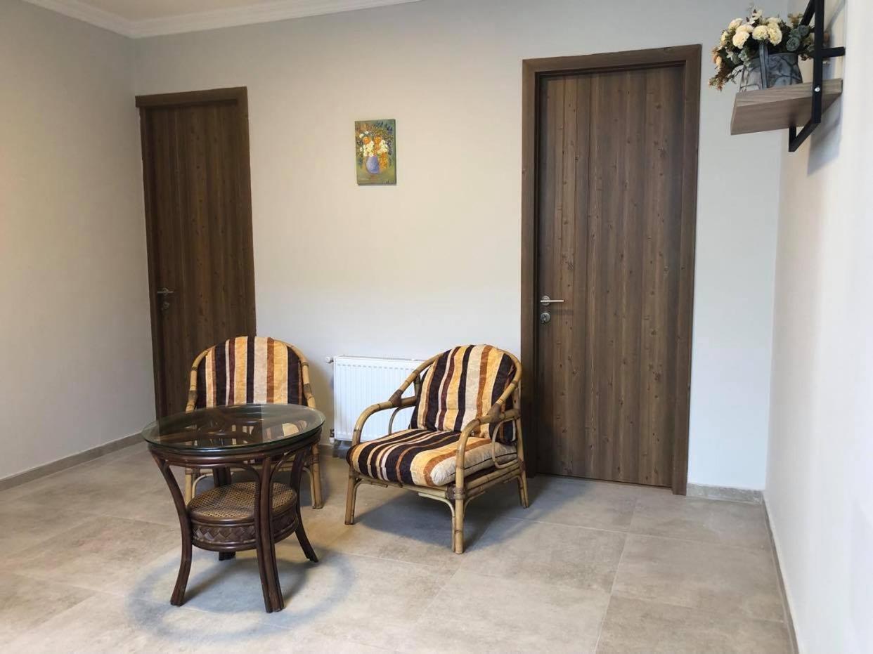 Chaki Hotel يوريكي المظهر الخارجي الصورة