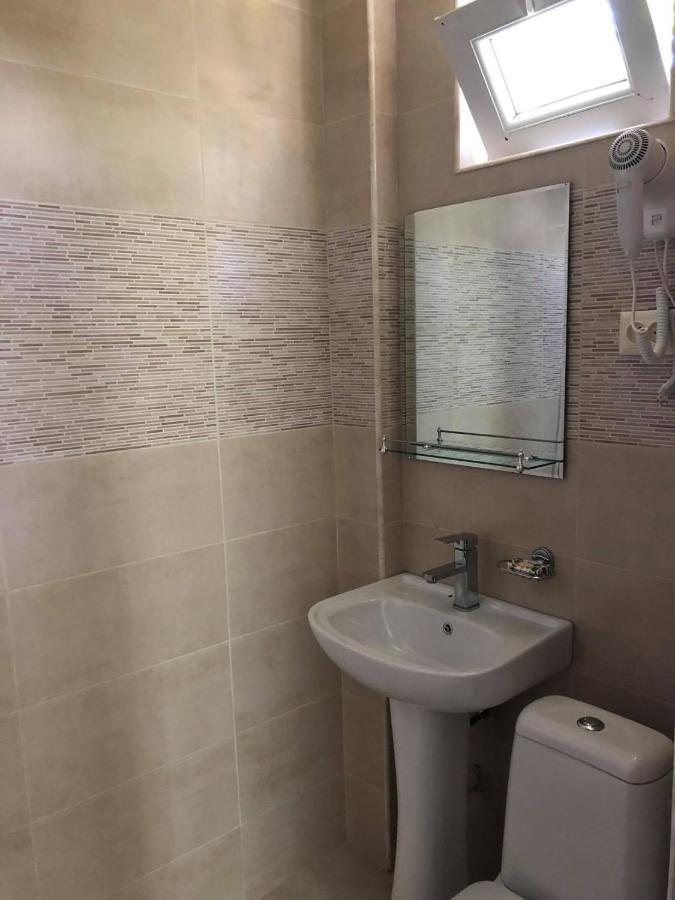 Chaki Hotel يوريكي المظهر الخارجي الصورة